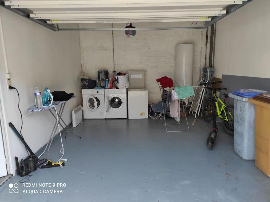 Dunkirk 38 Maison Entiere,Place De Parking Et Garage Pour Moto Velo A La Demande מראה חיצוני תמונה